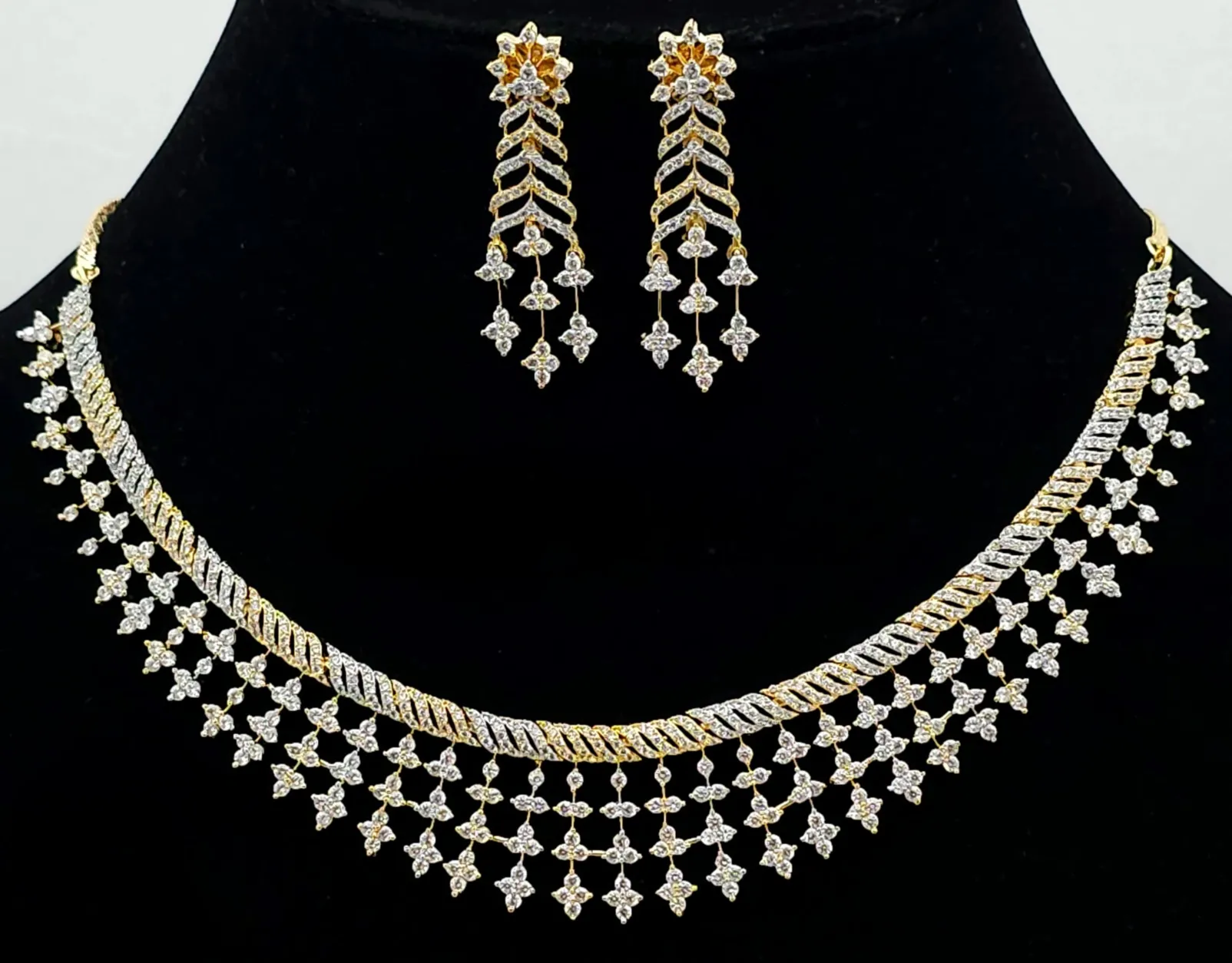 NAMO 365 Premium Necklace Set Gold with White